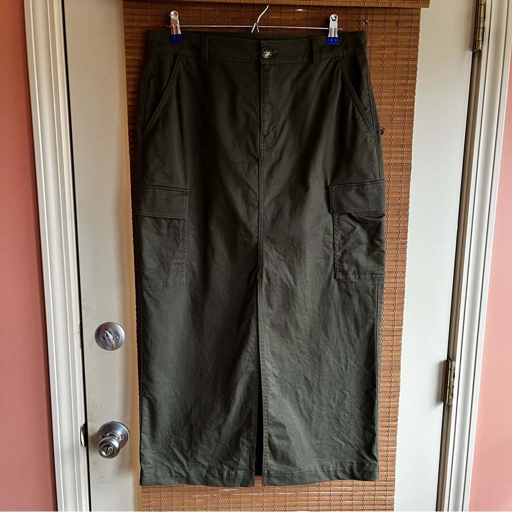 Women’s LOFT Olive Cargo Midi Skirt